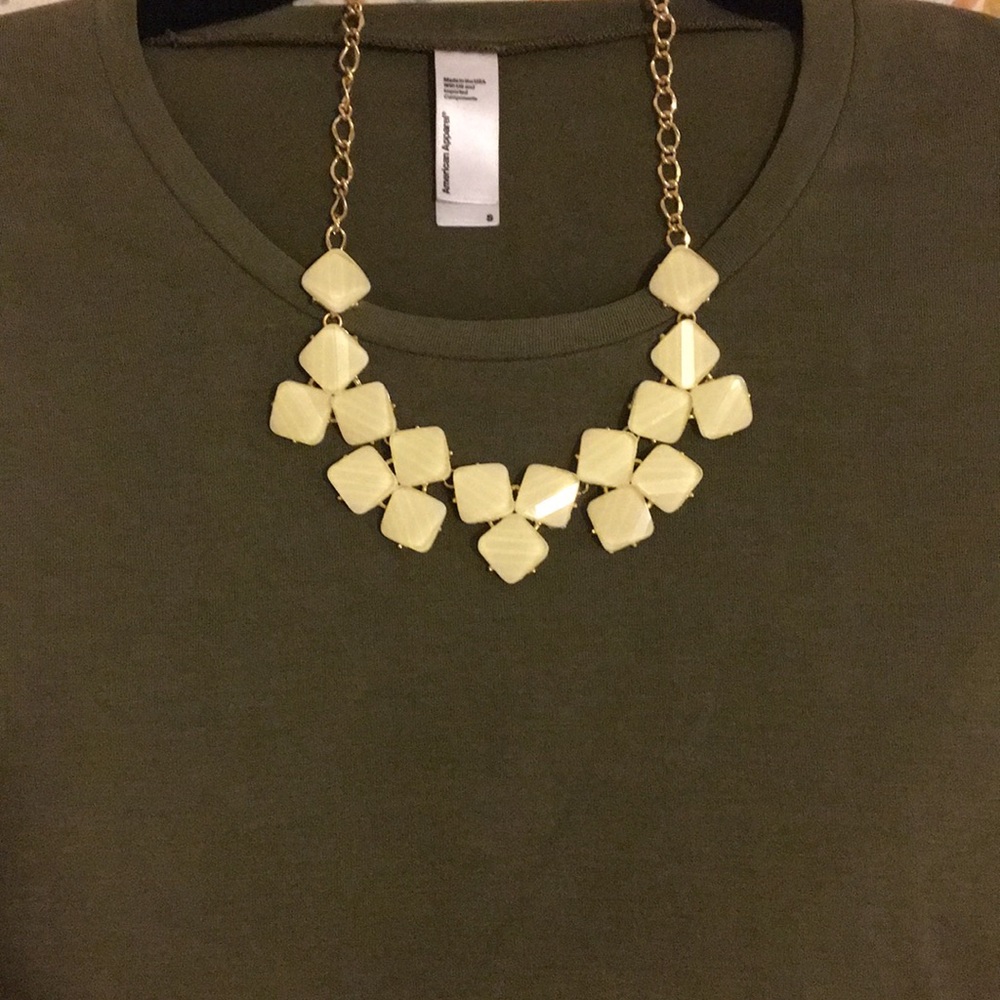NWT Francesca off white necklace